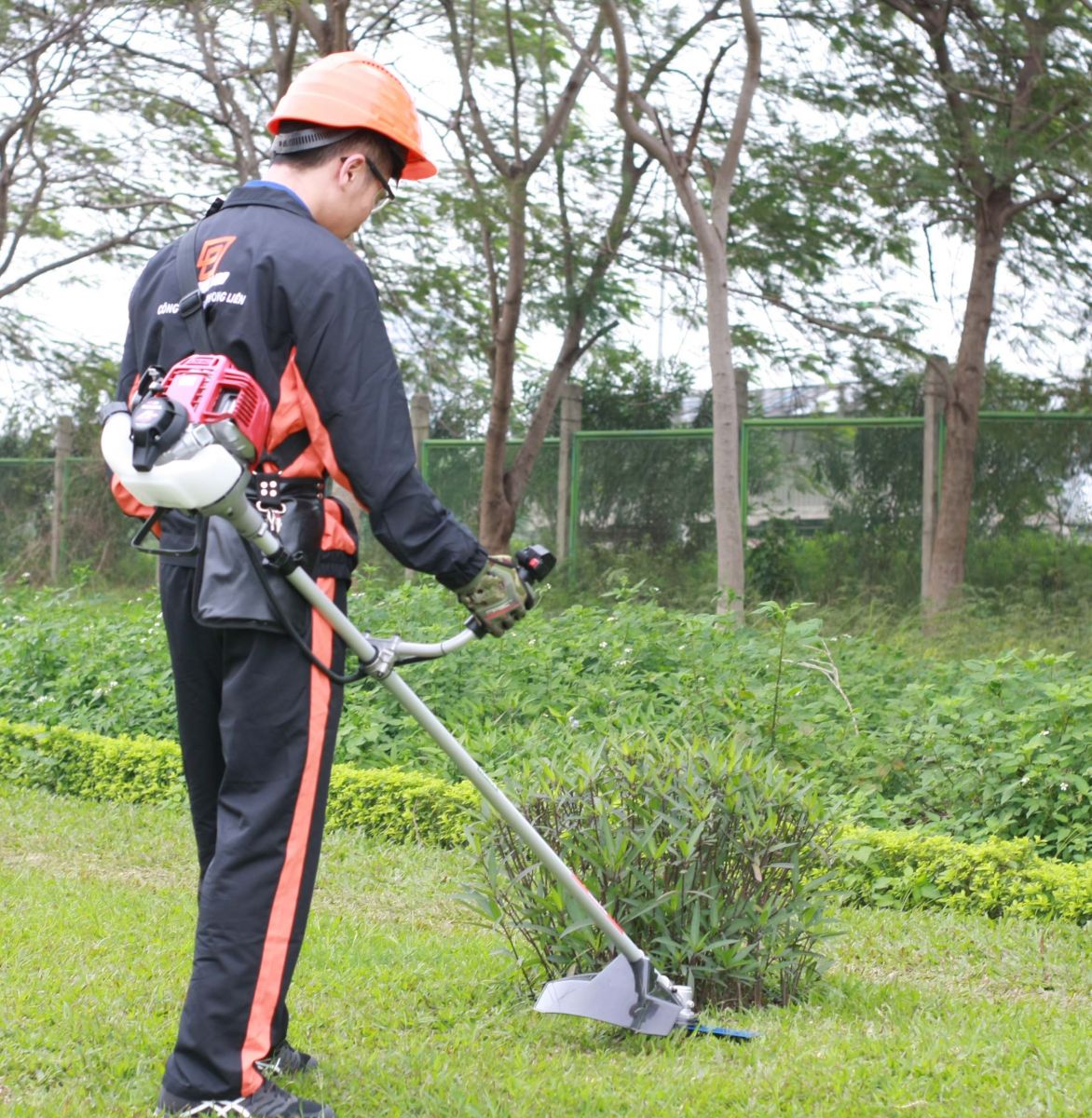 Dịch vụ cắt cỏ, phát hoang công trình tại Thị Xã Phú Mỹ